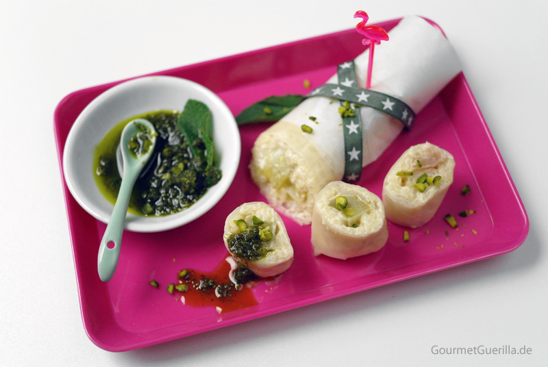 Sommerrolle mt Milchreis, Rhabarber und Pistazien-Pesto