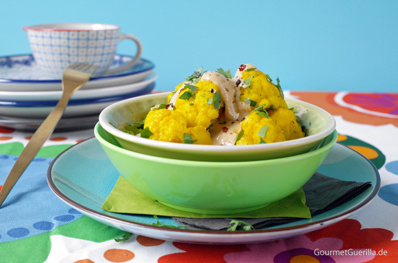 Gelber_Blumenkohlsalat_mit Kraeutern_und_Sesam-Dressing