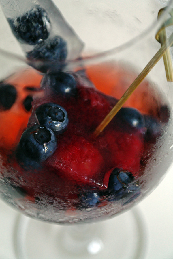 Piscine-mit-Giant-Berry-Cubes4
