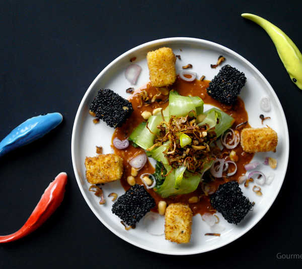 Paksoi mit Schalottencrunch und schwarz-weißem Tofu #rezept #gourmetguerilla #vegan