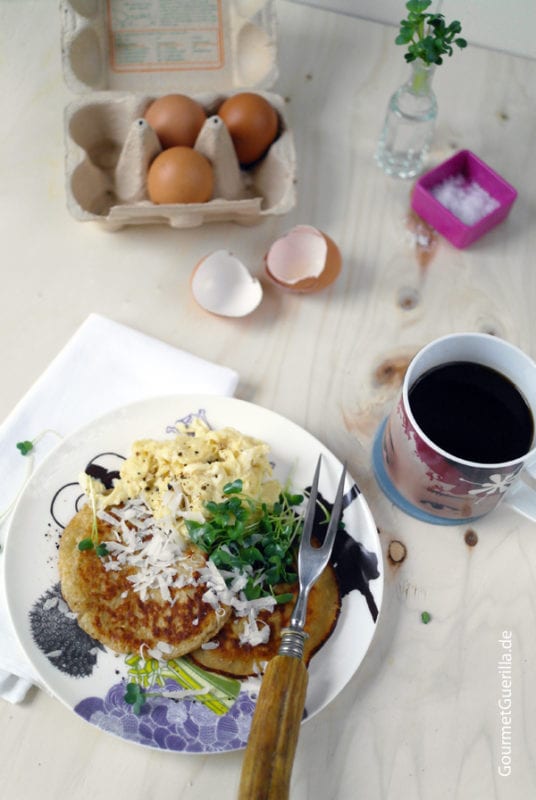Parmesan-Pancakes mit Rührei und Shiso-Kresse | GourmetGuerilla´s Foxy Food Parmesan-Pancakes mit Rührei und Shiso-Kresse | GourmetGuerilla´s Foxy Food