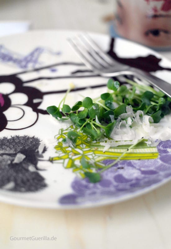 Parmesan-Pancakes mit Rührei und Shiso-Kresse - GourmetGuerilla´s Foxy Food Parmesan-Pancakes mit Rührei und Shiso-Kresse - GourmetGuerilla´s Foxy Food