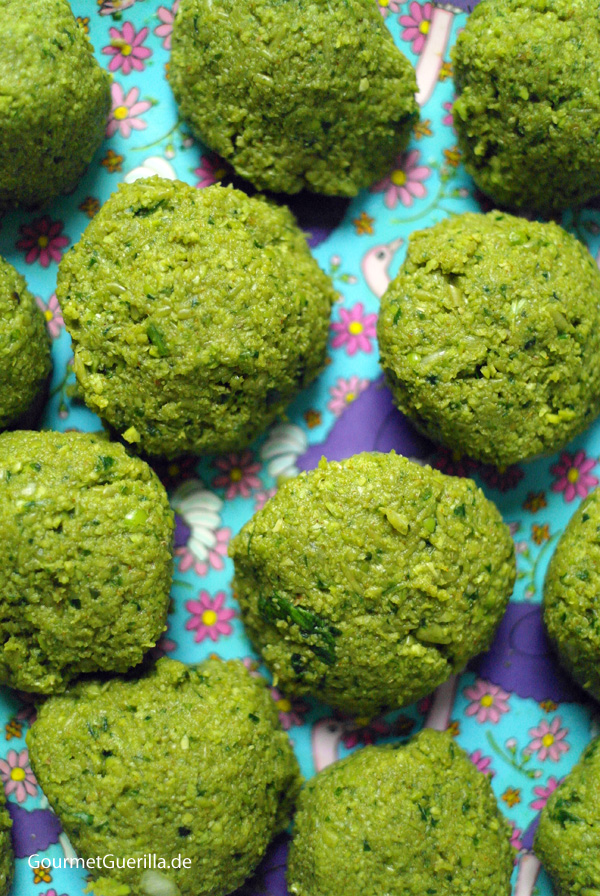 Smaragdgrüne Erbsen- Falafeln zubereiten | GourmetGuerilla.de