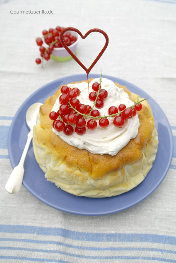 Burgunder Kuchen aus dem Topf mit Zimt-Schmand. Happy Birthday, Greta