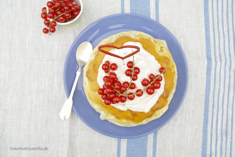 Burgunder Kuchen aus dem Topf mit Zimt-Schmand. Happy Birthday, Greta