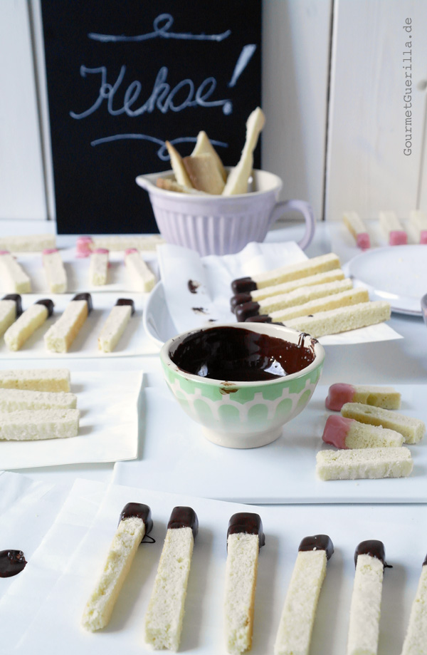 Ingwer-Streichhoelzer_Glasur_2 Keksmanusfaktur: viele Streichholzkekse mit rosa und brauner Glasur