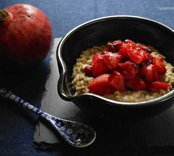 Haelnuss-Porridge mit Apfel-Cranberry-Kompott #rezept #gourmetguerilla