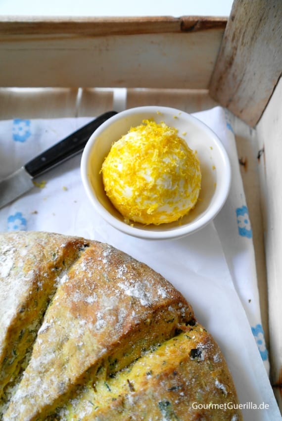 Schwuppdiwupp im Ofen und wieder raus: Kräuter-Scones mit ... Schwuppdiwupp im Ofen und wieder raus: Kräuter-Scones mit ...