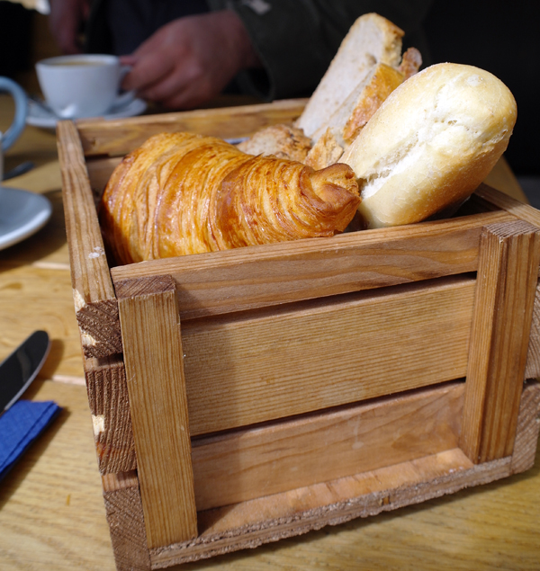 Altes Maedchen Brotkoerbchen