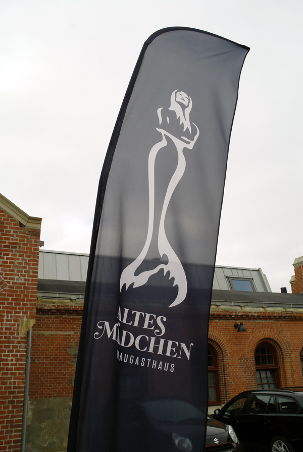 Altes Maedchen Fahne