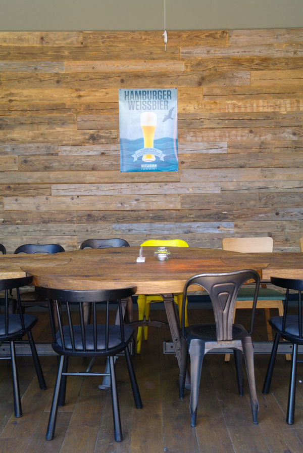 Altes Maedchen Tische