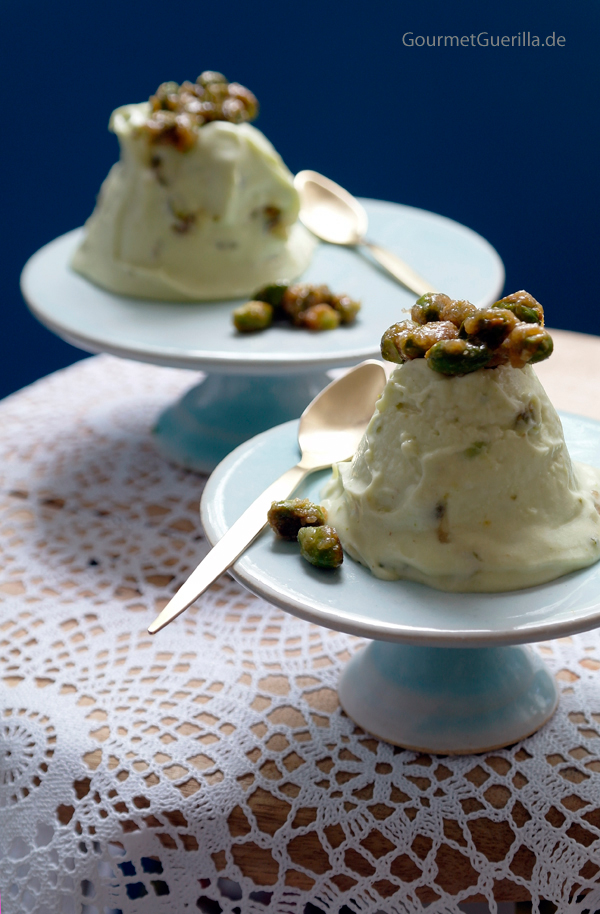 Avocado-Semifreddo mit gebrannten Pistazien #rezept #gourmetguerilla #gemüse #dessert
