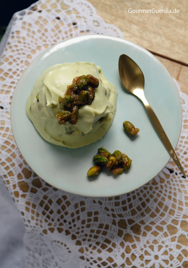 Avocado-Semifreddo mit gebrannten Pistazien #rezept #gourmetguerilla #gemüse #dessert