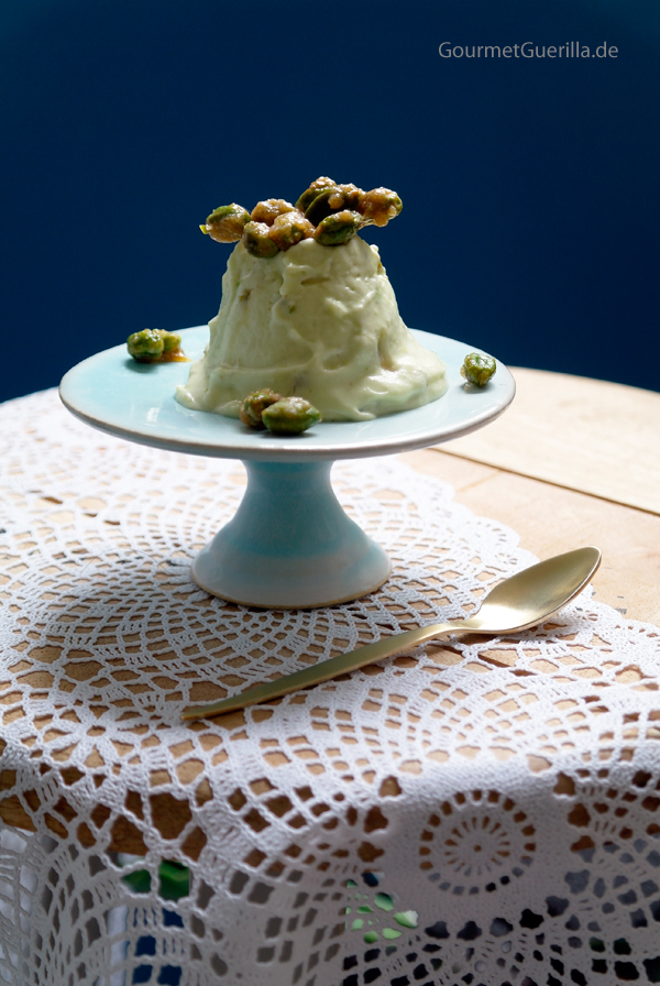 Avocado-Semifreddo mit gebrannten Pistazien #rezept #gourmetguerilla #gemüse #dessert