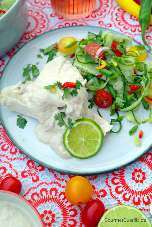 Huehnchen mit Walnusssoße und scharfem Gurkensalat #gourmetguerilla #rezept #mexikanisch