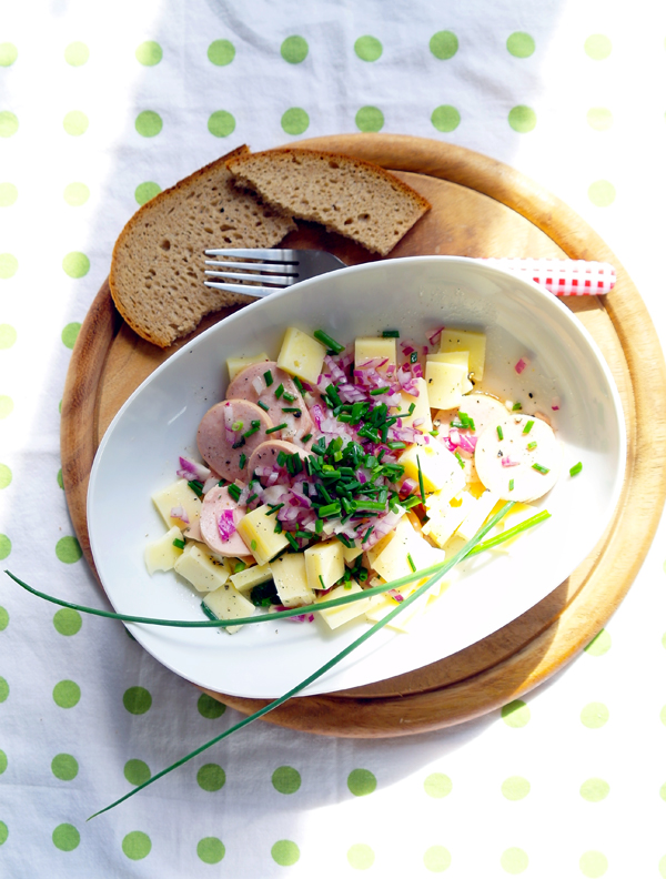 Schweizer Wurstsalat mit Cervelat und Bergkaese