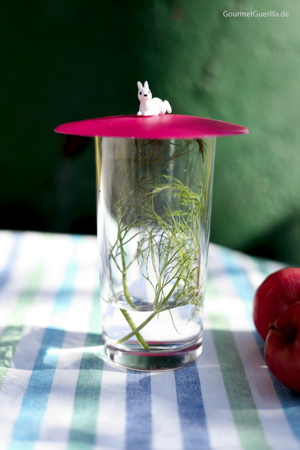 Kürbis-Apfel-Kartoffelstampf mit Bratwurst und Gurkensalat #rezept #gourmetguerilla