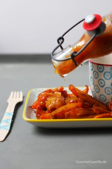 Kürbispommes Schranke mit Mangoketchup und Ziegendip - GourmetGuerilla