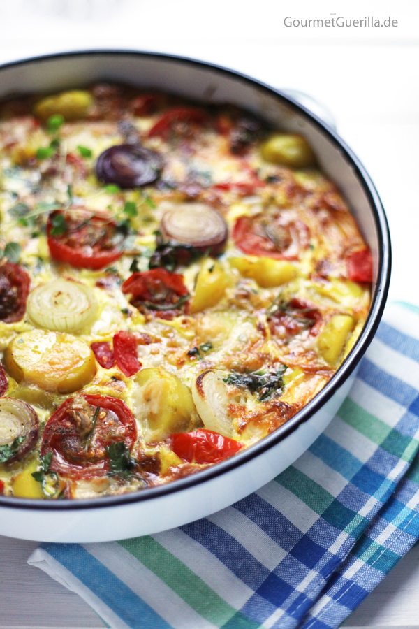Frittata mit gebackenen Limetten-Tomaten und Zwiebeln #rezept #gourmetguerilla #vegetarisch