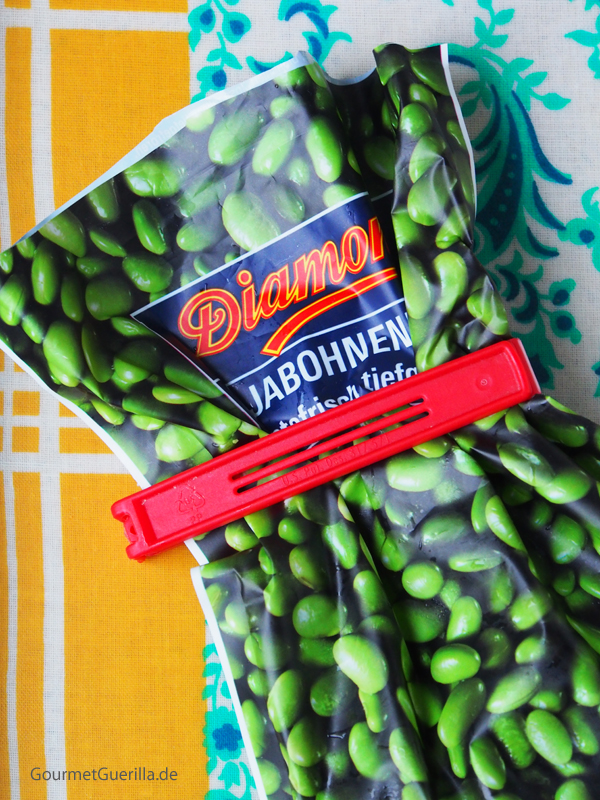 Veganer Edamame-Dip mit Bananenchips | GourmetGuerilla.de