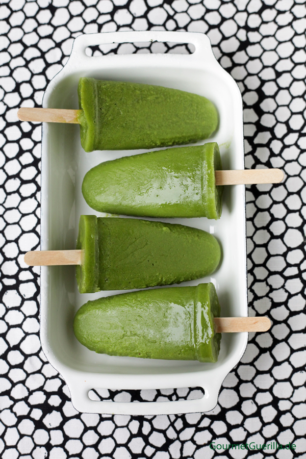 Green Smoothie am Stiel im Mixer #rezept #vegan #gourmetguerilla #eis #augenmaske