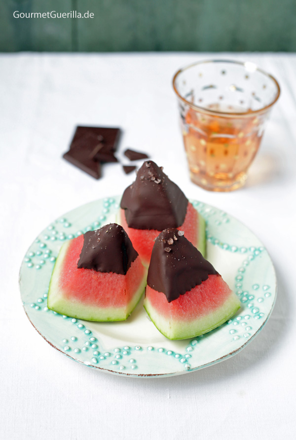 Eisgekühlte Melonengipfel mit dunkler Schokolade und Salzflakes #gourmetguerilla #sommer #dessert #melone #einfach