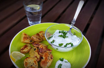 Gebackene Kartoffeln mit Minzquark