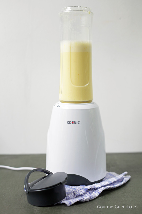 Mandel-Smoothie mit Safran und Kardamom Safran #gourmetguerilla #smoothie #rezept #togo