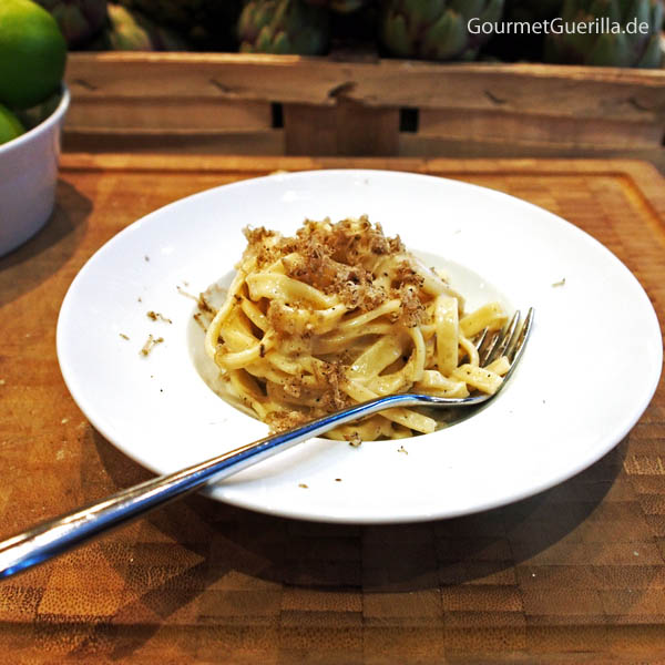 Pasta aus dem Parmesanlaib #gourmetguerilla #cucinapoletto #parmigianoreggiano