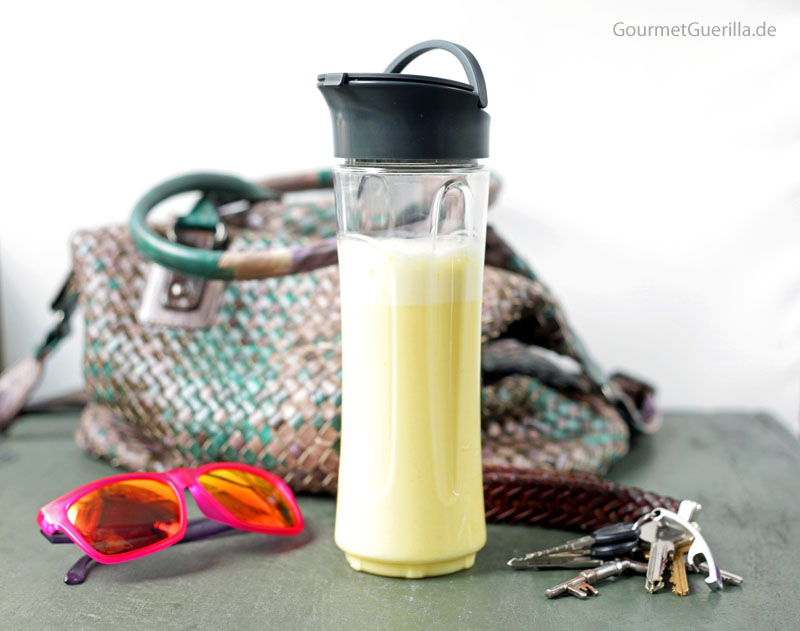 Mandel-Smoothie mit Safran und Kardamom to go #gourmetguerilla #smoothie #rezept #togo #smoothiemaker