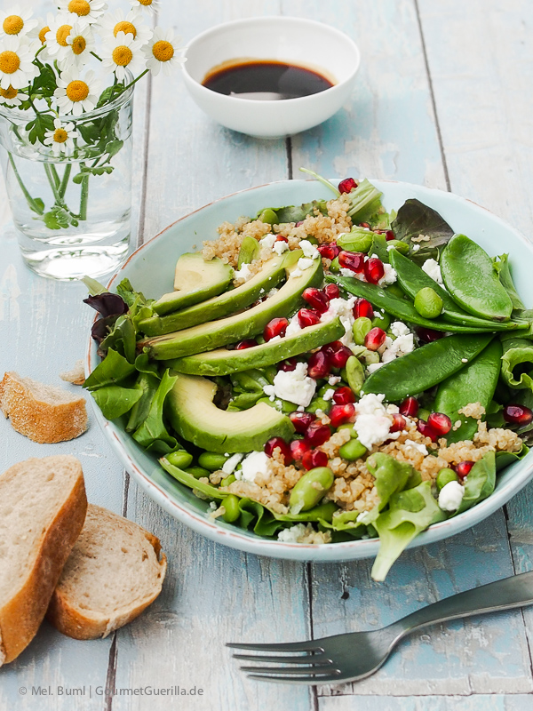 Power-Salat Green Spirit mit Edamame, Avocado, Zuckerschoten, Quinoa und Granatapfel | GourmetGuerilla.de