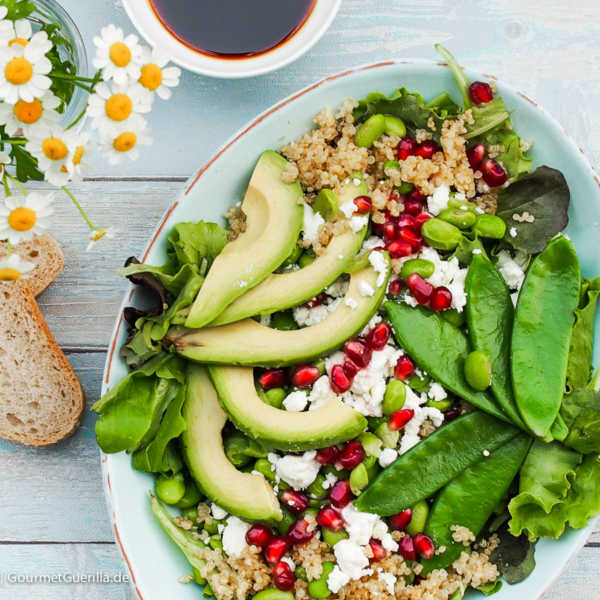 Power-Salat Green Spirit mit Edamame, Avocado, Zuckerschoten, Quinoa und Granatapfel | GourmetGuerilla.de