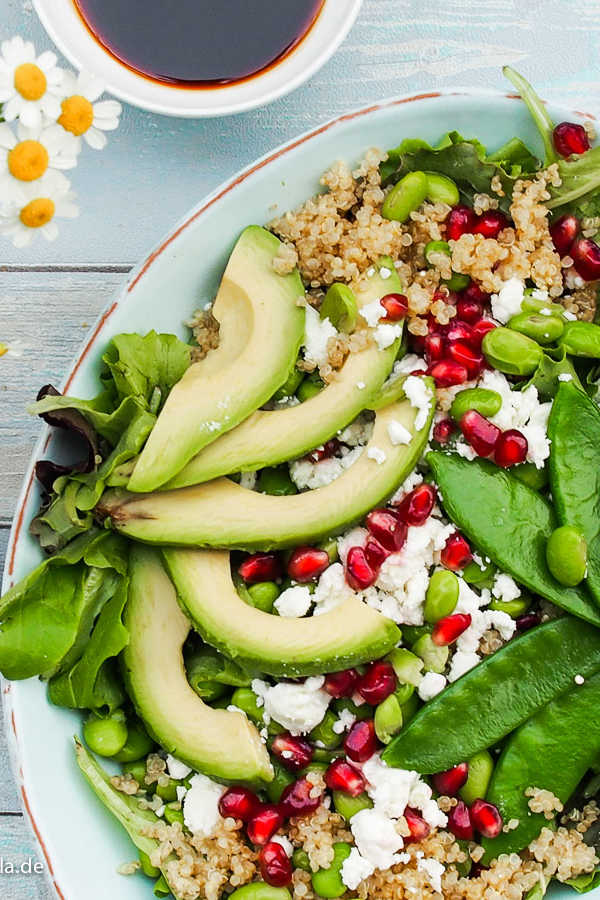 Power-Salat Green Spirit mit Edamame, Avocado, Zuckerschoten, Quinoa und Granatapfel | GourmetGuerilla.de
