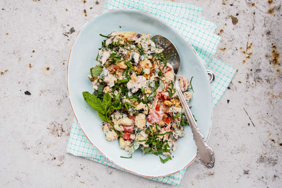 Salat von gegrillter Zucchini mit Joghurt, Walnuessen und Minze | GourmetGuerilla.de