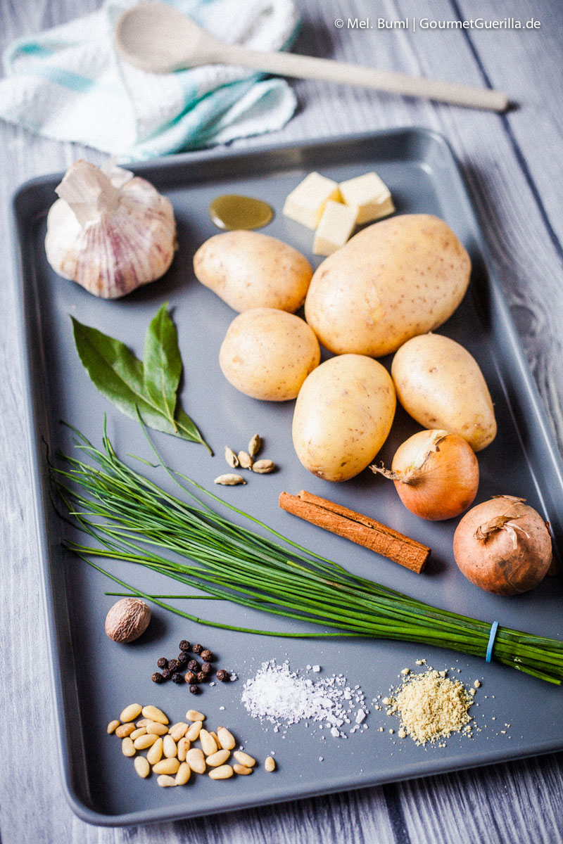 Winterliche Kartoffelsuppe mit Gewürzbutter und Brezelcroutons | GourmetGuerilla.de-1136.jpg