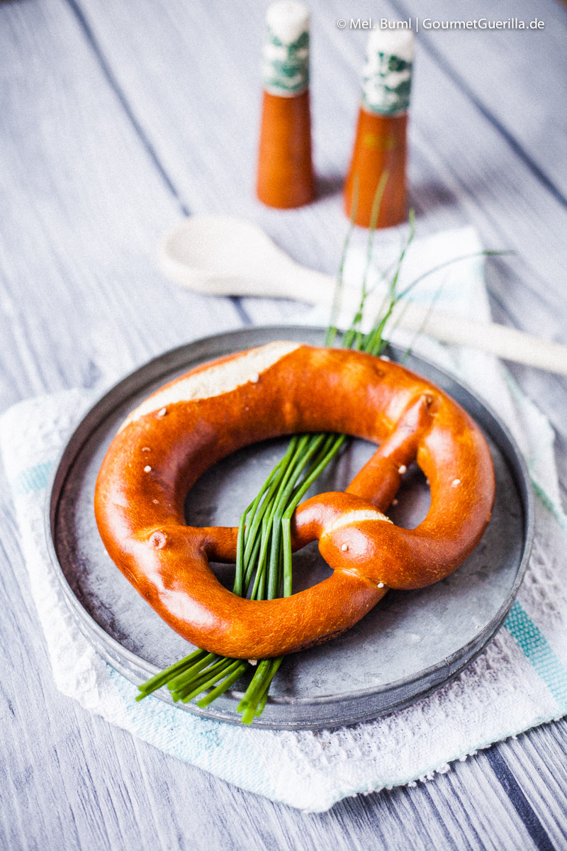 Winterliche Kartoffelsuppe mit Gewürzbutter und Brezelcroutons | GourmetGuerilla.de-1136.jpg