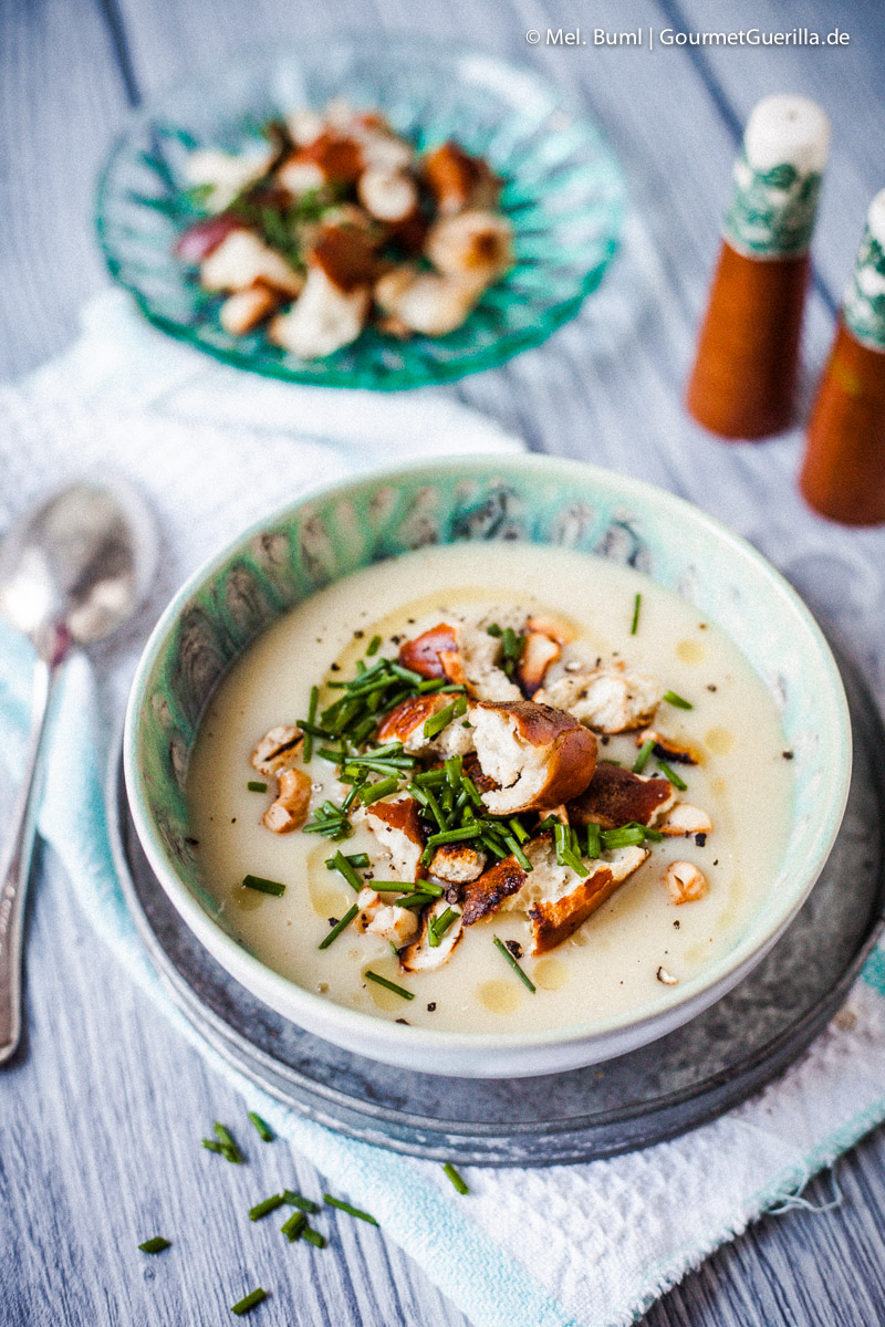 Winterliche Kartoffelsuppe mit Gewürzbutter und Brezelcroutons | GourmetGuerilla.de-1136.jpg