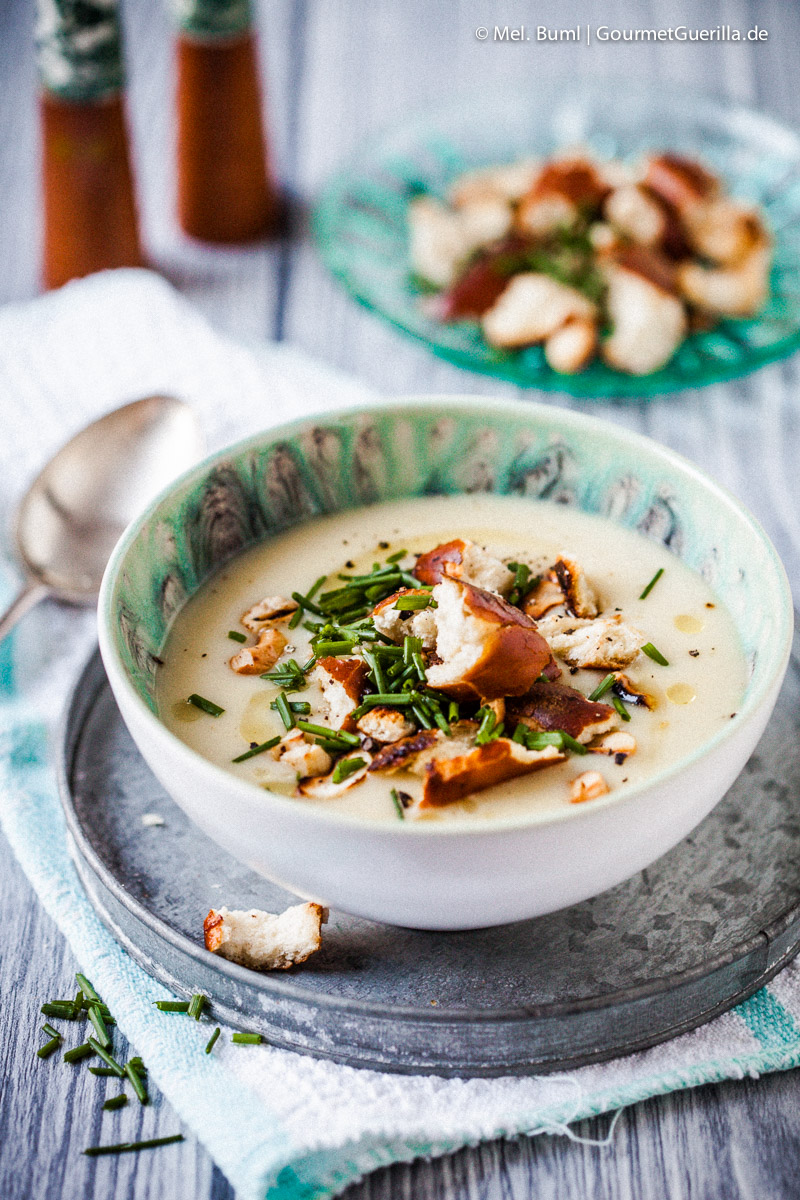 Winterliche Kartoffelsuppe mit Gewürzbutter und Brezelcroutons | GourmetGuerilla.de-1136.jpg