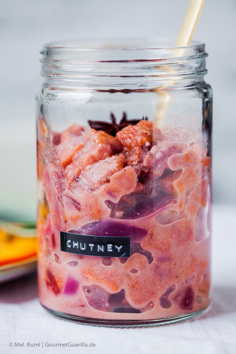 Crostini mit Ziegenkäse und Persimon-Cranberry-Chutney | GourmetGuerilla.de