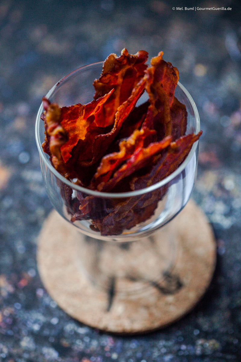 Low Carb Knabberkram Bacon-Chips, Cheddar-Cracker und Vindaloo-Cashews | GourmetGuerilla.de