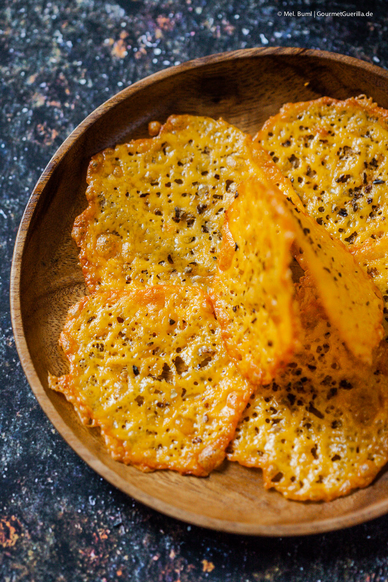 Low Carb Knabberkram Bacon-Chips, Cheddar-Cracker und Vindaloo-Cashews | GourmetGuerilla.de