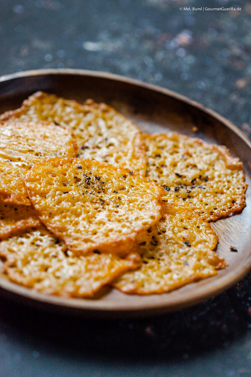 Low Carb Knabberkram Bacon-Chips, Cheddar-Cracker und Vindaloo-Cashews | GourmetGuerilla.de