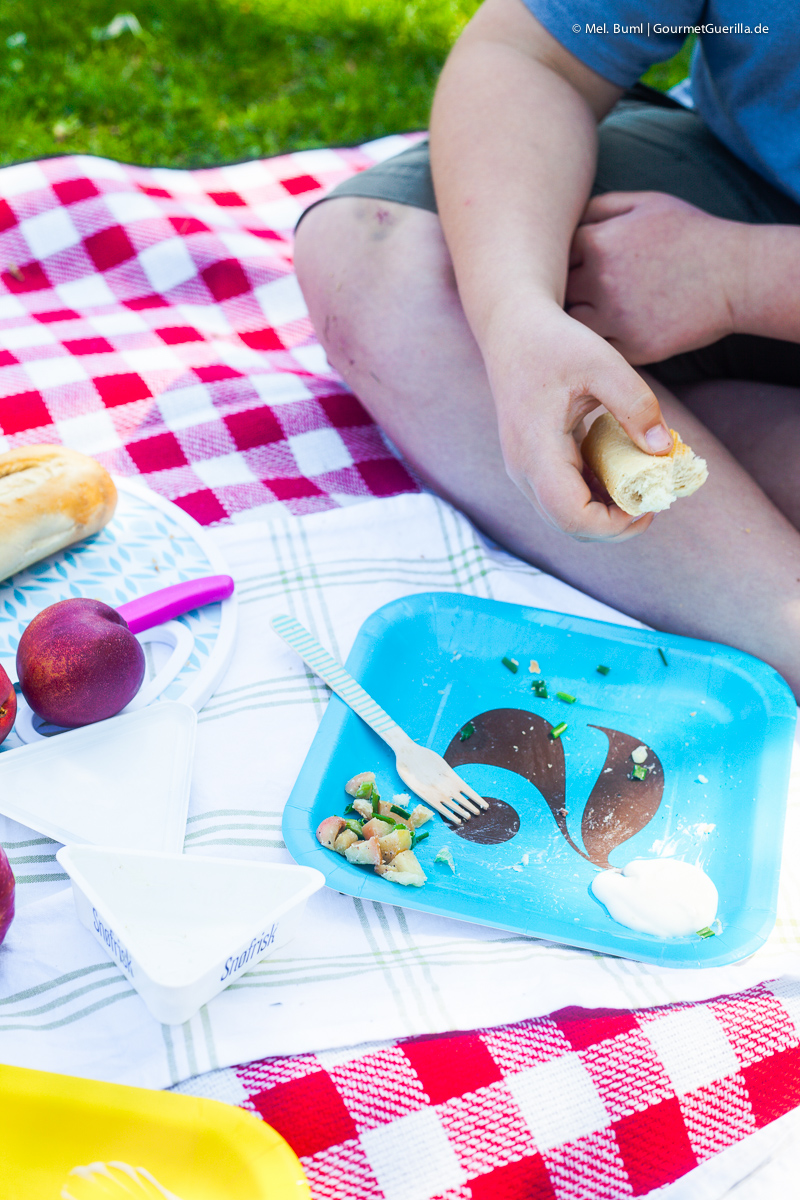 Picknick - Nudelsalat mit Apfel, Bacon und Ziegenfrischkäse- Dressing | GourmetGuerilla.de