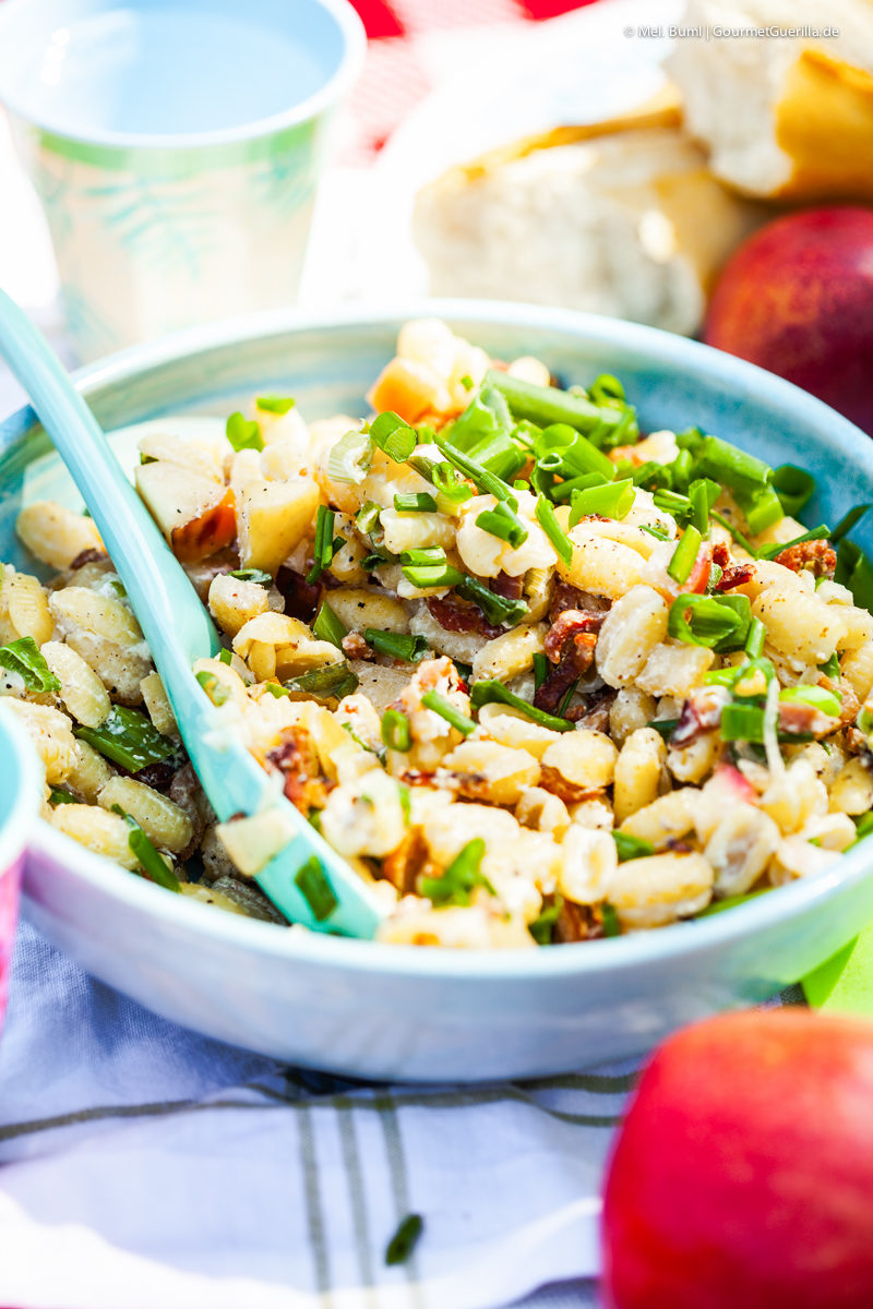 Nudelsalat mit Apfel, Bacon und Ziegenfrischkäse- Dressing | GourmetGuerilla.de