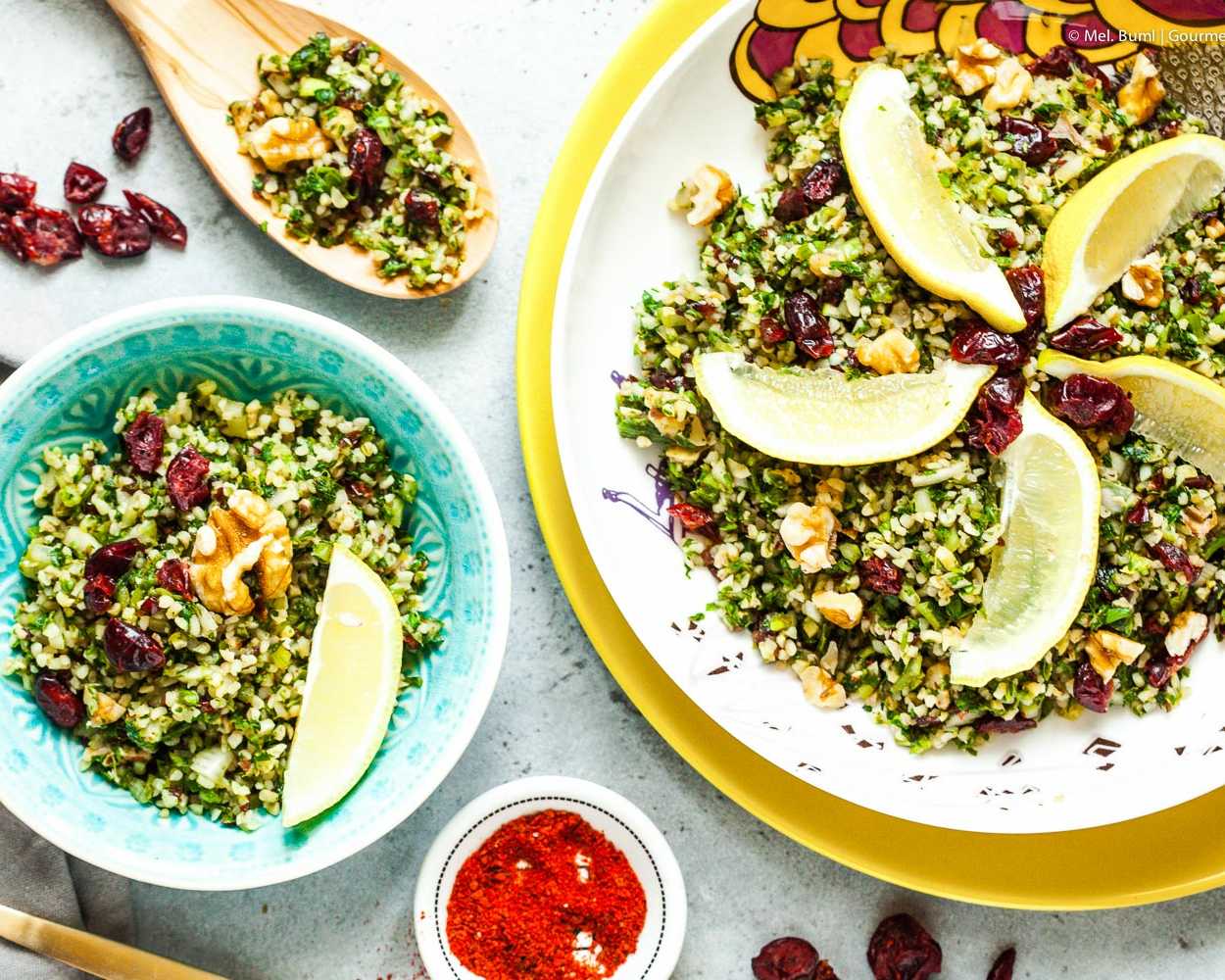 Grüner Tabbouleh-Salat mit Bulgur, Cranberries und Walnüssen | GourmetGuerilla.de