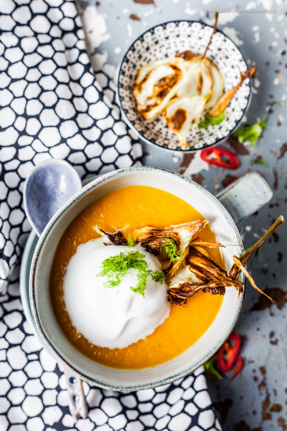 Melonen-Karotten-Suppe mit Chili-Schaum und knusprigem Fenchel | GourmetGuerilla.de
