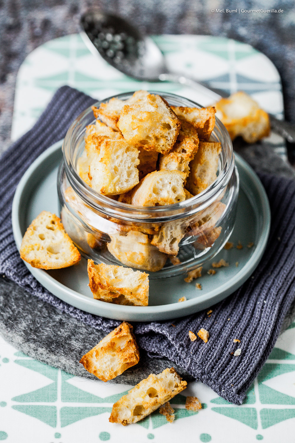 Selbtgemachte 5-Minuten Knoblauch-Croutons aus dem Airfryer - fettarm und schnell fertig | GourmetGuerilla.de