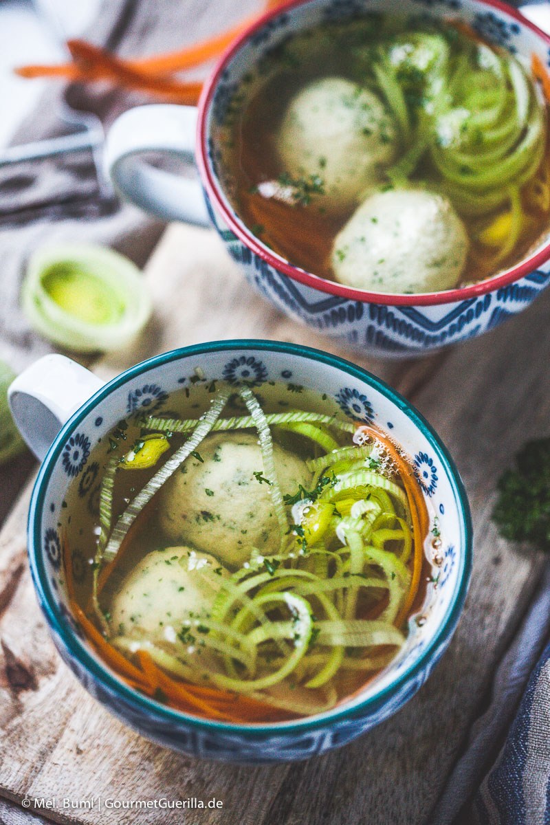 Omas Klare Suppe mit Grießklößchen | GourmetGuerilla.de