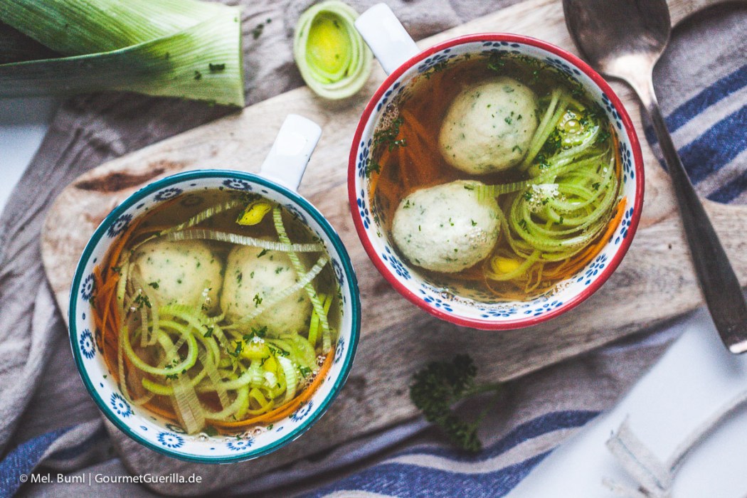 Omas Klare Suppe mit Grießklößchen | GourmetGuerilla.de