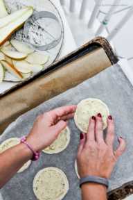 Making Kleine Käse-Birnen-Quiche mit schnellem Birnen-Kardamom-Sorbet | GourmetGuerilla.de